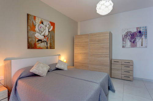 Photo 5 - Modern Apartment in the Heart of St Julian's