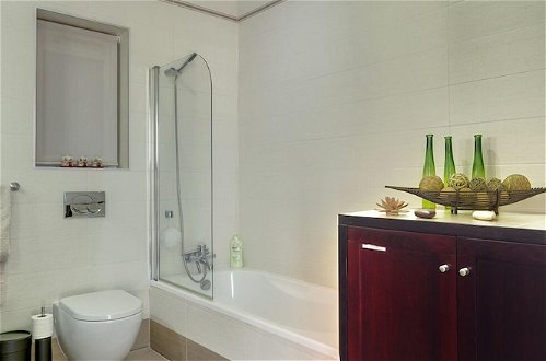 Foto 15 - Luxury Apartment inc Pool & Views