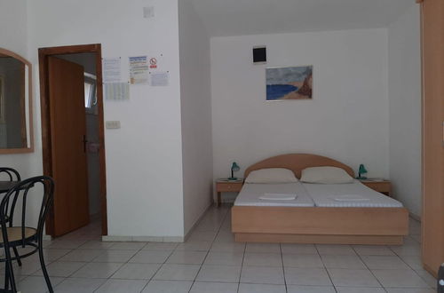 Foto 5 - Relaxing Apartment in Okrug Gornji near Mavarstica Beach