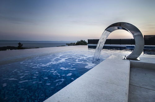 Foto 51 - Luxury Villa High Hopes with Pool