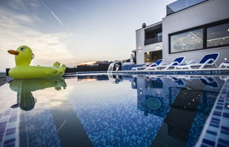 Photo 1 - Luxury Villa High Hopes with Pool