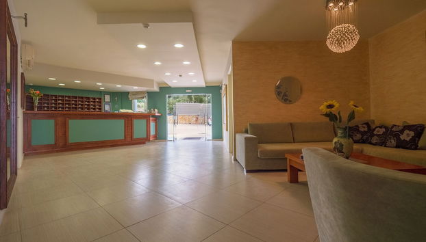 Coin salon dans le hall