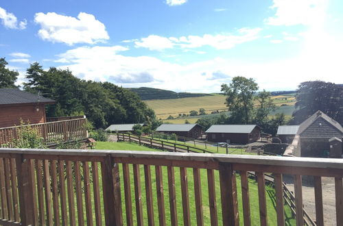 Foto 12 - Woodpecker Lodge With Hot Tub Near Cupar, Fife