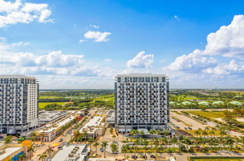 Photo 21 - Modern Downtown Doral One-Bedroom Apt