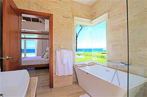 Foto 16 - Ocean Front Villa Deluxe 3 Bedroom