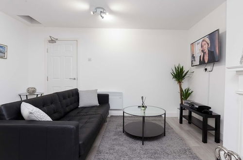 Photo 2 - Live in Leeds Grange Apartments