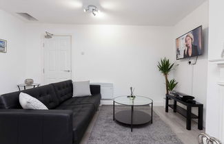 Photo 2 - Live in Leeds Grange Apartments