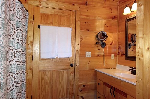 Foto 13 - Skinny Dippin - One Bedroom Cabin