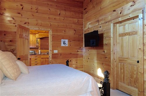 Photo 3 - Skinny Dippin - One Bedroom Cabin
