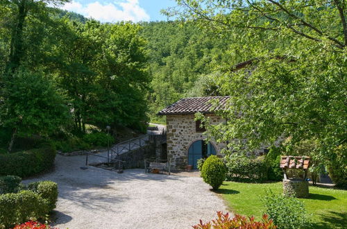 Foto 35 - Holiday House with Pool & Large Garden Overlooking Lake near Tuscany