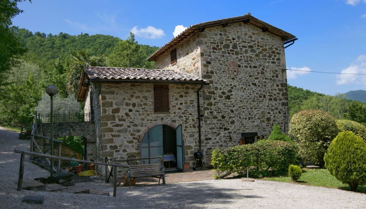 Foto 1 - Holiday House with Pool & Large Garden Overlooking Lake near Tuscany