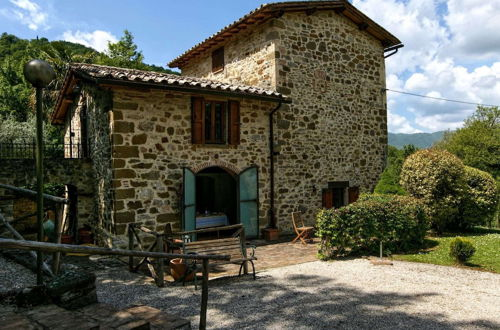 Photo 33 - Holiday House with Pool & Large Garden Overlooking Lake near Tuscany