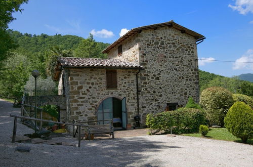 Photo 36 - Holiday House with Pool & Large Garden Overlooking Lake near Tuscany