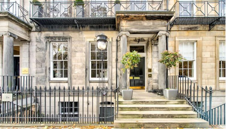 Photo 1 - Ultra Luxe 3BR home near Princes St