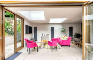 Photo 3 - Ultra Luxe 3BR home near Princes St