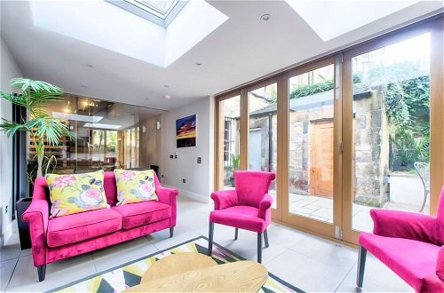 Photo 15 - Ultra Luxe 3BR home near Princes St