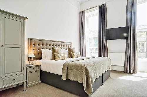 Photo 8 - Luxury George Street Apartments: Edinburgh Suite