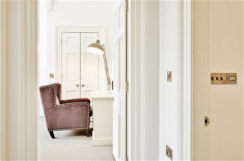 Photo 12 - Luxury George Street Apartments: Edinburgh Suite