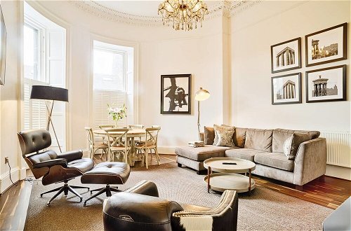 Photo 15 - Luxury George Street Apartments: Edinburgh Suite