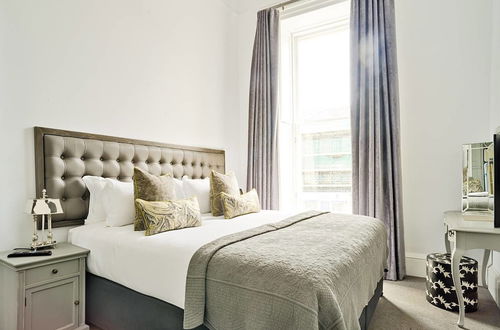 Foto 4 - JOIVY Luxury George Street Apartments: Edinburgh Suite