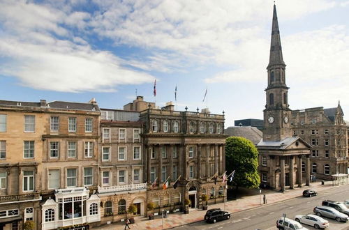 Photo 24 - JOIVY Luxury George Street Apartments: Edinburgh Suite