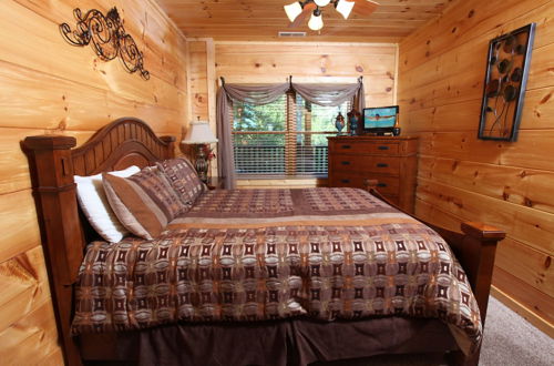 Photo 5 - Off The Clock - Four Bedroom Cabin