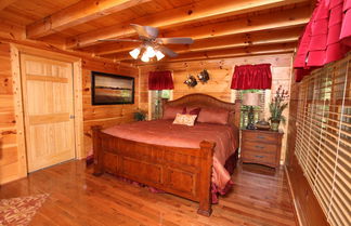 Photo 2 - Off The Clock - Four Bedroom Cabin