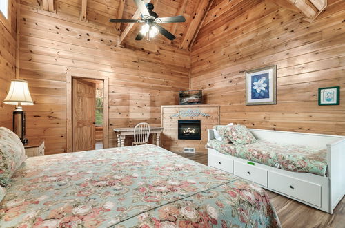 Photo 11 - Mayberry - Three Bedroom Cabin