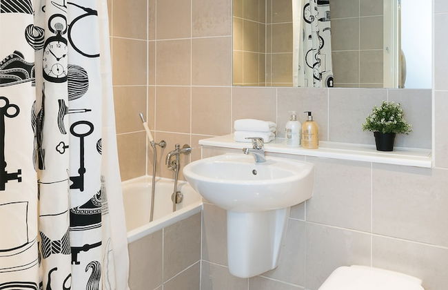 Spacious 2 Bed - Battersea High Street - Foto 45