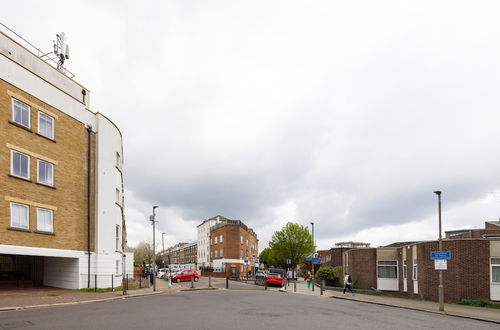 Photo 25 - Spacious 2 Bed - Battersea High Street