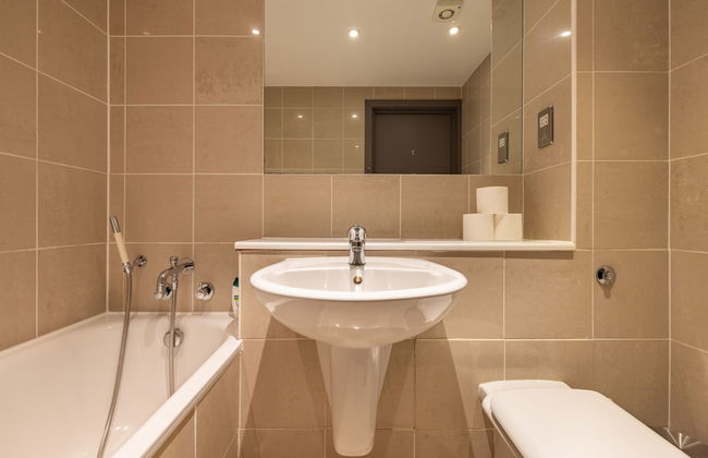 Spacious 2 Bed - Battersea High Street - Foto 28