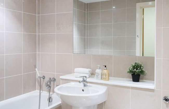 Spacious 2 Bed - Battersea High Street - Foto 42