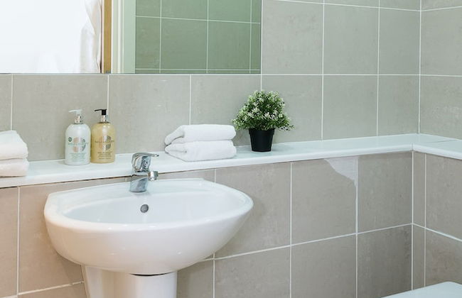 Spacious 2 Bed - Battersea High Street - Foto 43