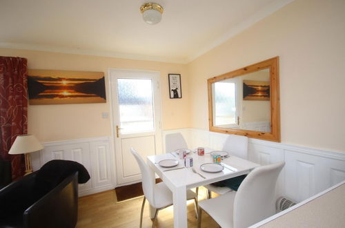 Photo 11 - 7A Medmerry Park 2 Bedroom Chalet