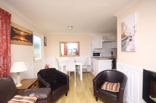 Photo 4 - 7A Medmerry Park 2 Bedroom Chalet