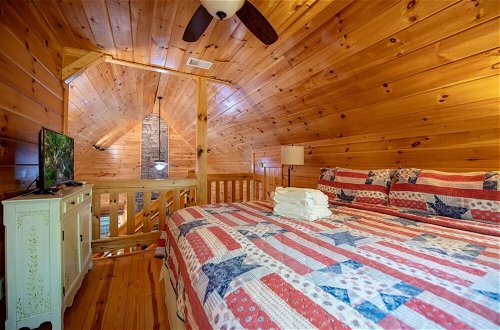 Photo 53 - Harleys River Retreat - Charming Cabin in Coosawattee River Resort Hot tub