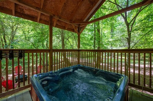 Photo 38 - Harleys River Retreat - Charming Cabin in Coosawattee River Resort Hot tub