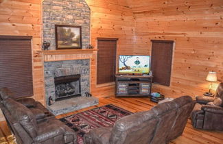 Photo 2 - Harleys River Retreat - Charming Cabin in Coosawattee River Resort Hot tub