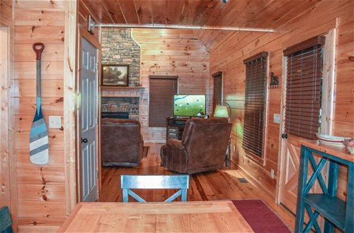 Photo 11 - Harleys River Retreat - Charming Cabin in Coosawattee River Resort Hot tub