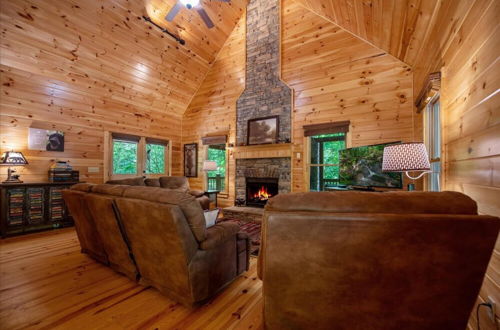 Photo 41 - Harleys River Retreat - Charming Cabin in Coosawattee River Resort Hot tub