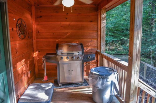 Photo 13 - Harleys River Retreat - Charming Cabin in Coosawattee River Resort Hot tub