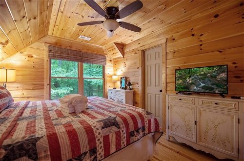 Photo 33 - Harleys River Retreat - Charming Cabin in Coosawattee River Resort Hot tub