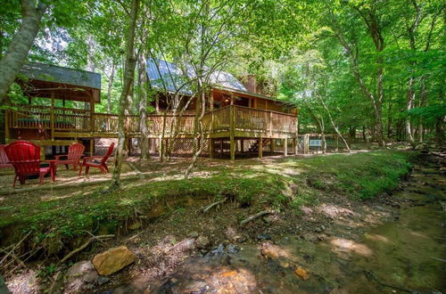 Foto 35 - Harleys River Retreat - Charming Cabin in Coosawattee River Resort Hot tub