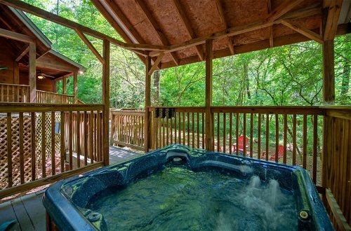 Foto 47 - Harleys River Retreat - Charming Cabin in Coosawattee River Resort Hot tub