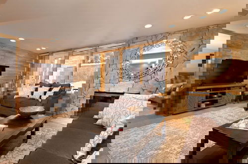 Foto 33 - Fifth Avenue Condominiums by Frias