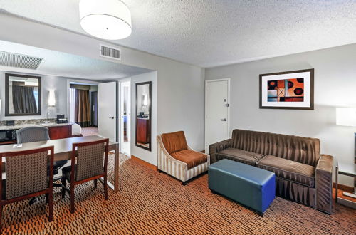 Photo 24 - Embassy Suites by Hilton Dallas Market Center