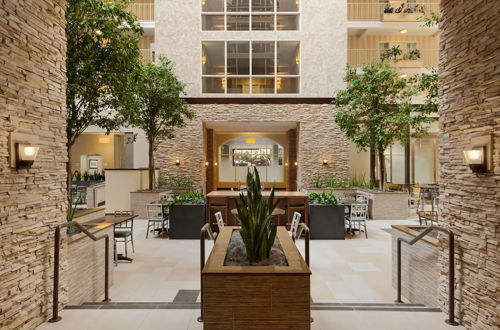 Foto 2 - Embassy Suites by Hilton Dallas Market Center