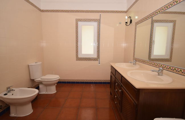 Tranquil Alentejo Villa With Pool - Photo 17