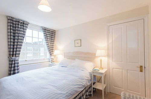 Photo 12 - JOIVY Stylish 3 BR House with Patio, Short Walk to Regents Park & Harley Street