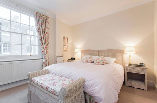 Photo 11 - JOIVY Stylish 3 BR House with Patio, Short Walk to Regents Park & Harley Street